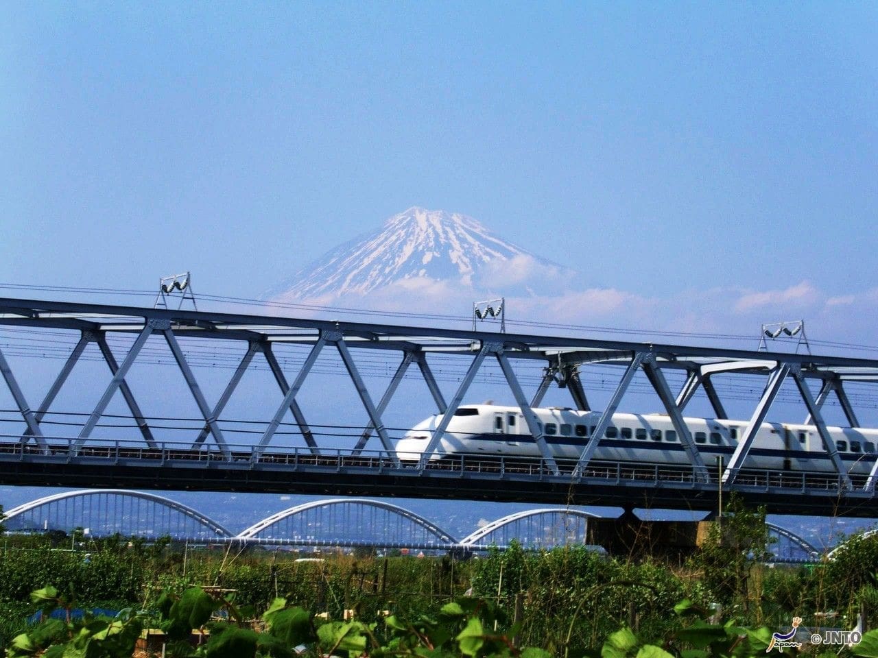 The World’s Fastest Earthquake-proof Bullet Train The World’s Fastest Earthquake-proof Bullet Train