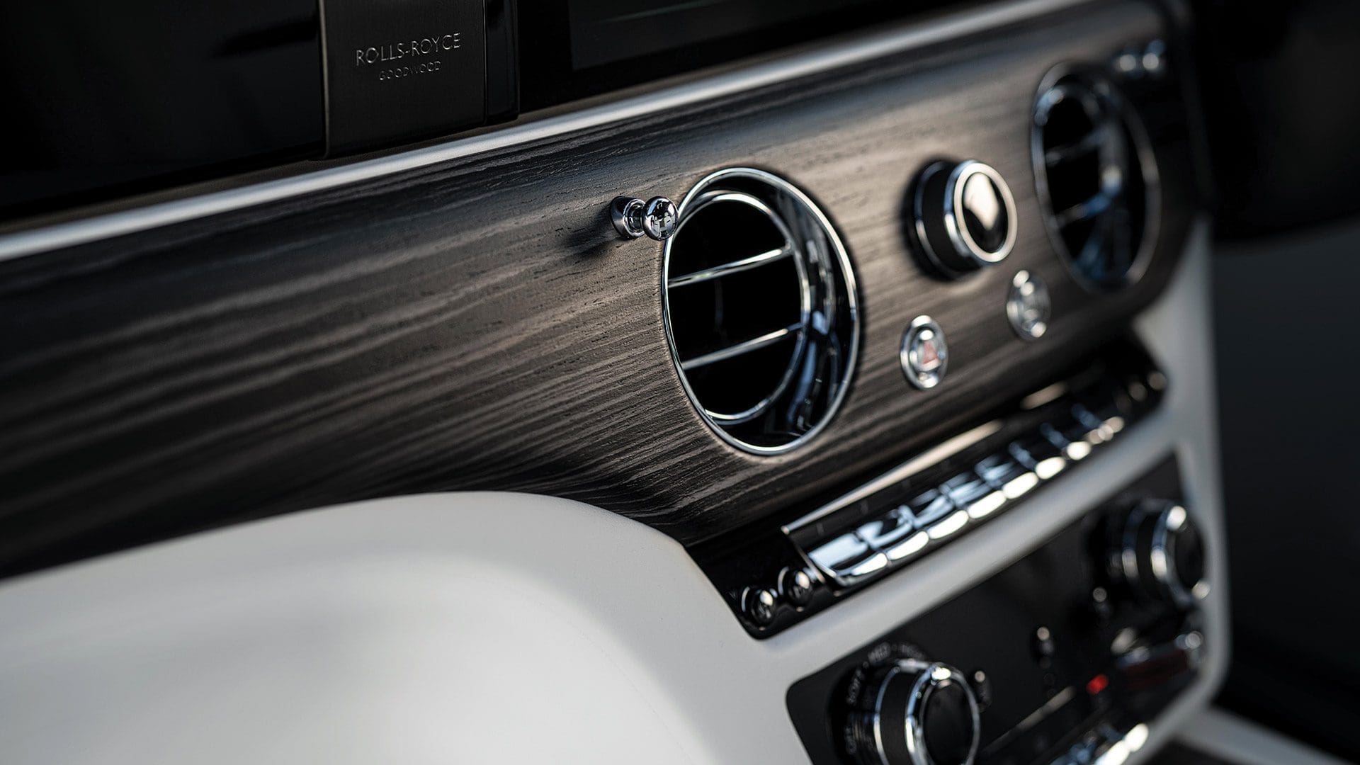 m2-rolls-royce-ghost-interior