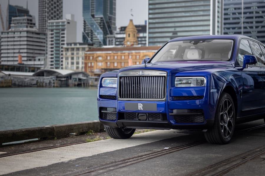 m2-rolls-royce-black-badge-cullinan-front