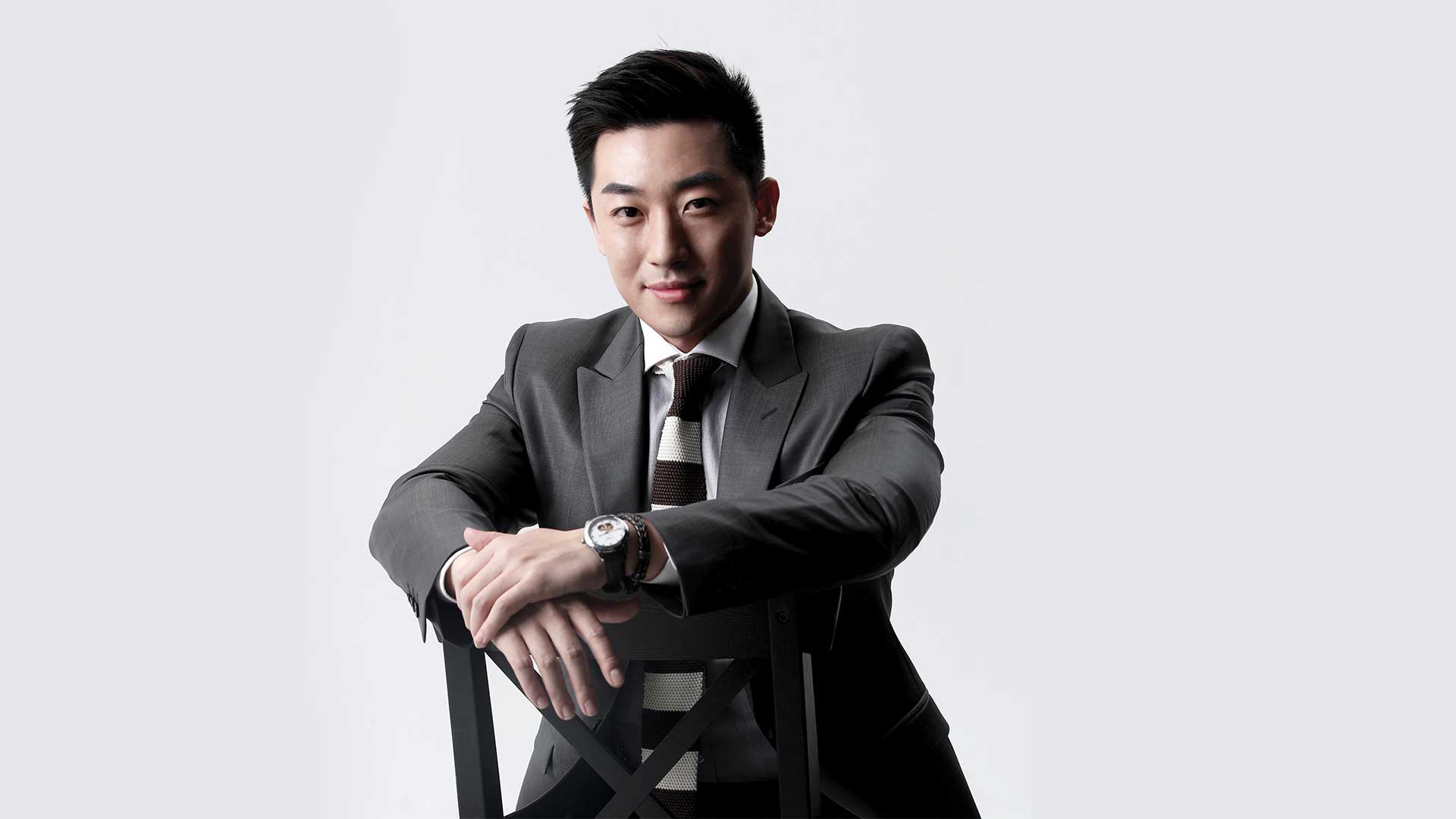 The Man Bringing Your Business from NZ to 1.4 Billion New Customers The Man Bringing Your Business from NZ to 1.4 Billion New Customers