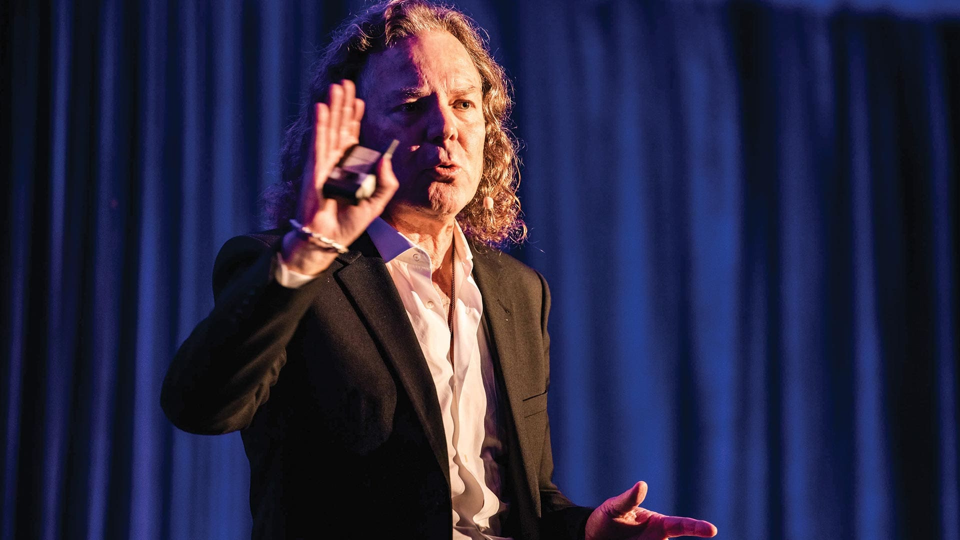 Enhancing Customer Experience in the Age of AI: Delivering Personalised Experiences at Scale