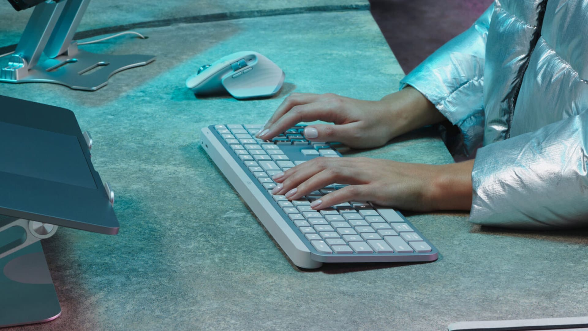 6 Pieces of Tech For a More Productive Desk Space